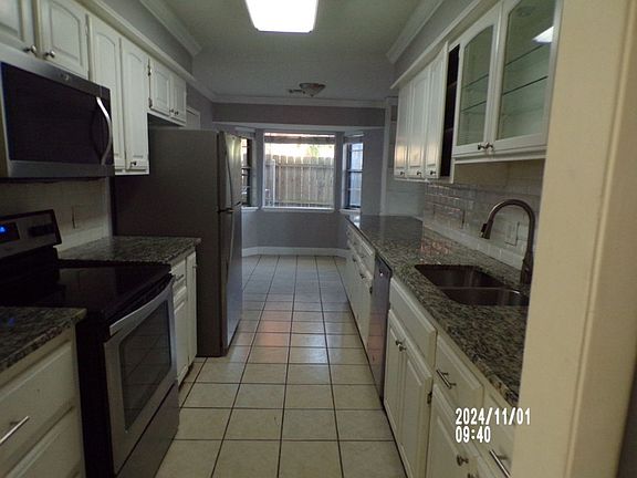 4th image of 7011 NW Kingsbury Ave