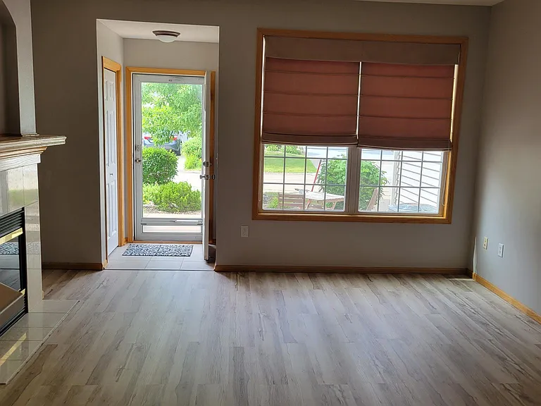 1003 NE Greenview Dr — Photo 3