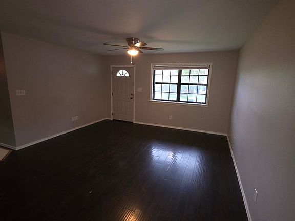 3rd image of 604 Twin Oak Dr