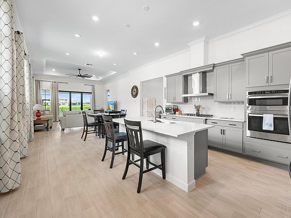 5th image of 521 SE Fascino Cir