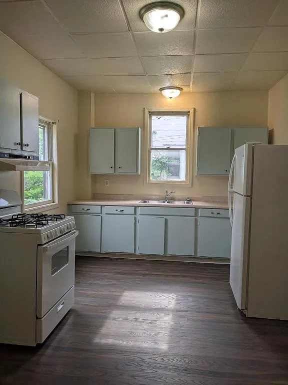 1004 East Walnut Street — Photo 2