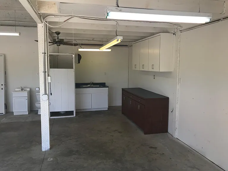 SE Zenith St — Photo 15