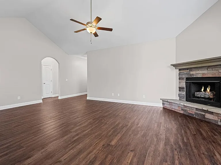 141 Bur Oak Dr — Photo 5