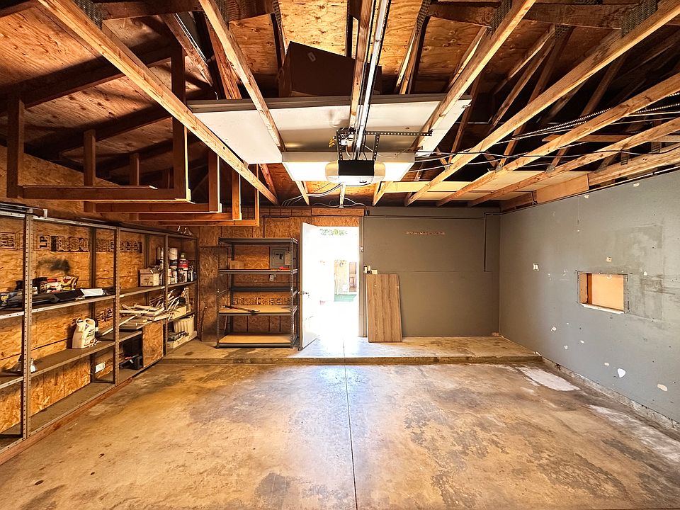 1st image of 2563 E Sycamore Dr