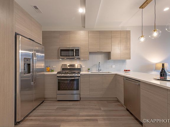 2nd image of 35 S Hoyne Ave #2B