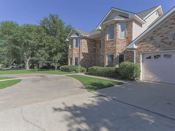 2nd image of 221 Meadowlakes Dr