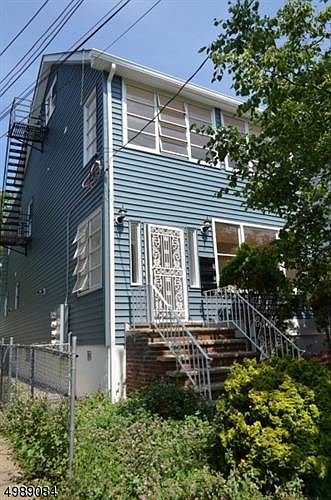 1st image of 207 N 16th St Floor 3