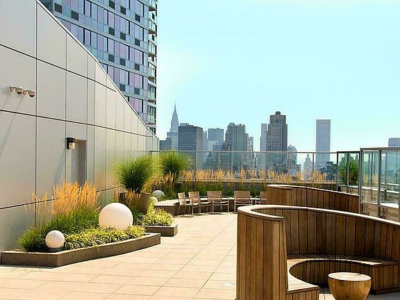 5th image of 505 W 37th St APT 515