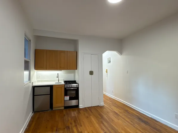 415 West 47th Street image 1 of 8