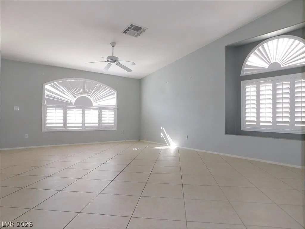 3 bed, 2.0 bath, 1704 sqft, $2,350 — Photo 3