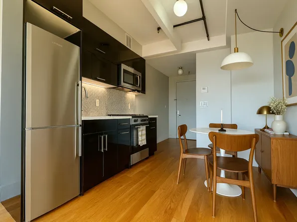 885 Dekalb Avenue image 2 of 12