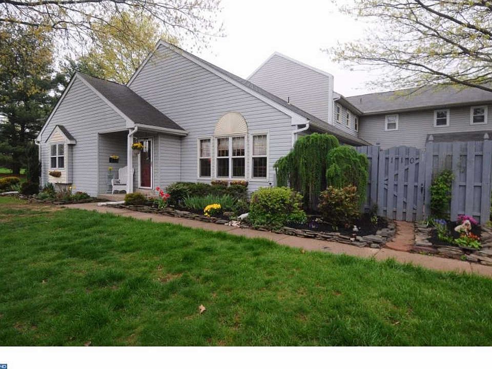 1st image of 110 Solway Cir