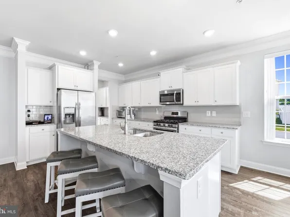 10050 Selkie Ln, Waldorf, MD 20601