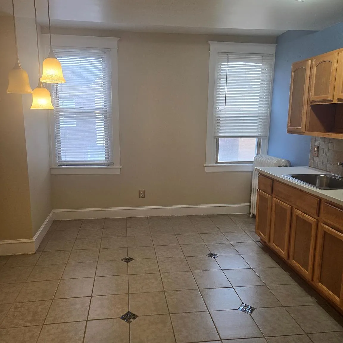 1 bed, 1.0 bath, 1595 sqft, $1,125 — Photo 3