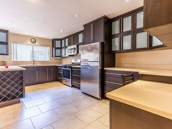 2nd image of 6738 Encino Ave