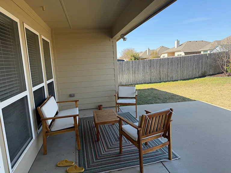1126 Neuberry Cliffe — Photo 8