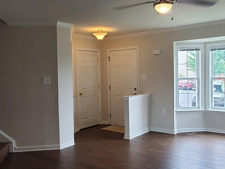 29 Litchfield Ln E — Photo 2