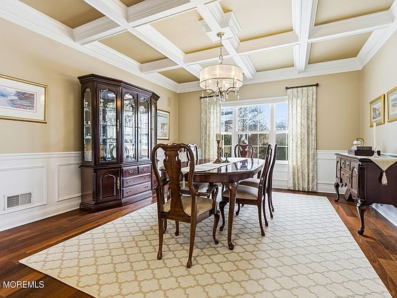 5th image of 453 Harnell Avenue