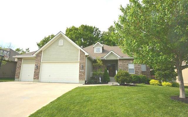 1st image of 1006 NW Burr Oak Ln