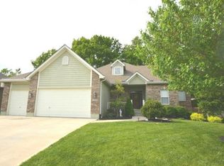 1006 NW Burr Oak Ln, Grain Valley, MO 64029