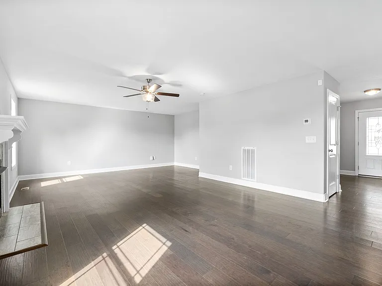 3482 Southwood Dr — Photo 5