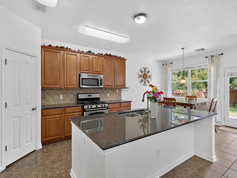 15324 Interlachen Dr — Photo 11