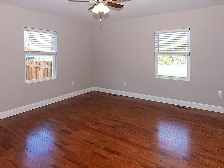 1341 Meadow Dr — Photo 9