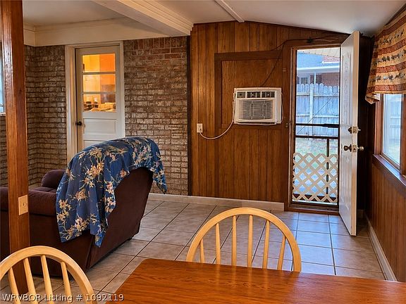 5th image of 1305 Meadow Ln