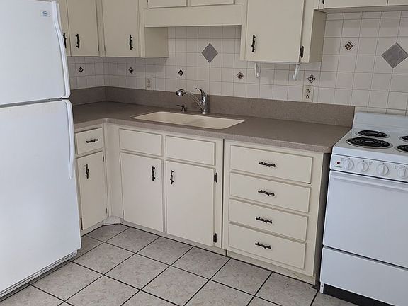 3rd image of 4421 SE 17th Ave