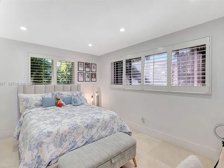 7711 Miami View Dr — Photo 16