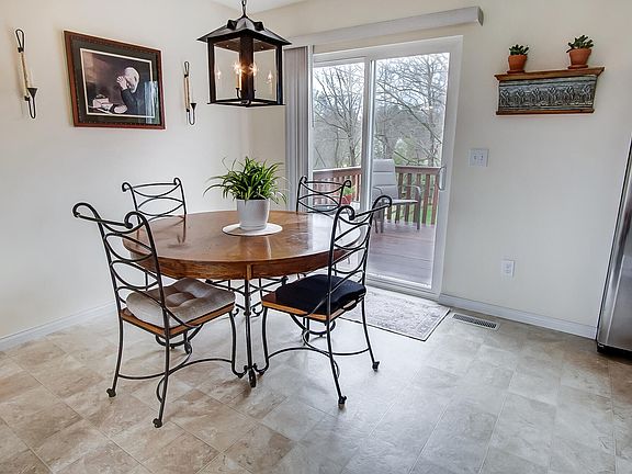 4th image of 451 Rosebud Cir