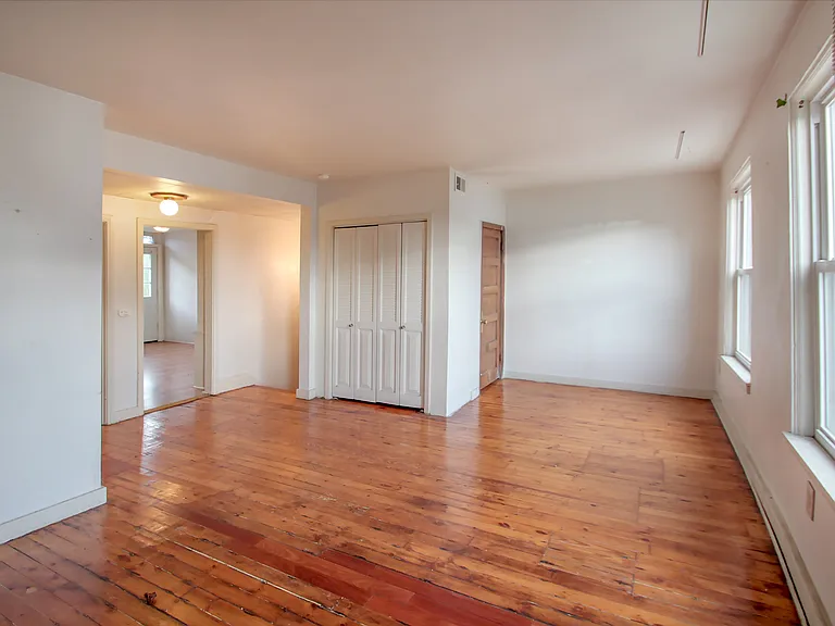 201 Center St — Photo 11