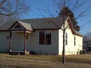 541 W Superior St, Clarksville, IA 50619
