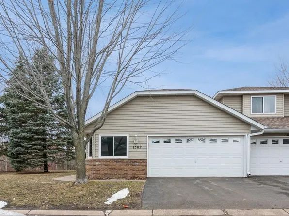 1302 Island Dr, Forest Lake, MN 55025