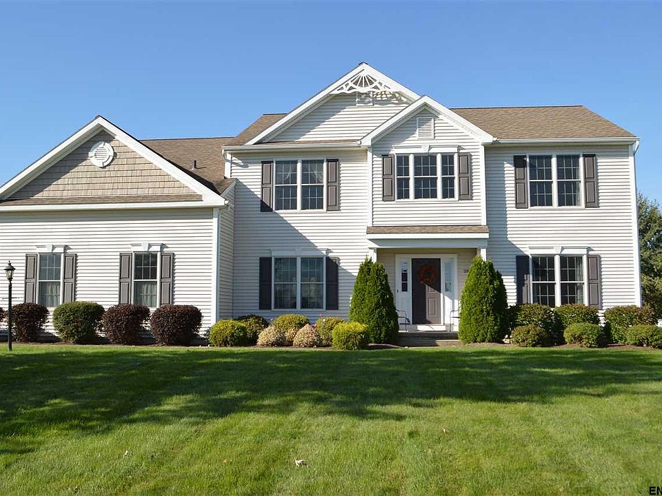 1st image of 28 Rolling Hills Dr
