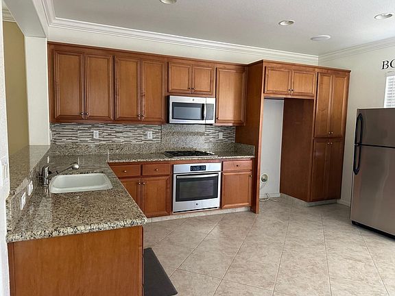 4th image of 430 S Paraiso Way