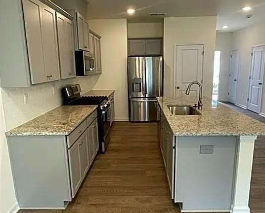 5th image of 7149 Bentz St