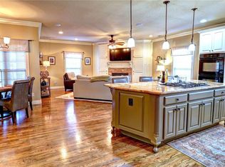 4203 W Woodview Dr, Rogers, AR 72758