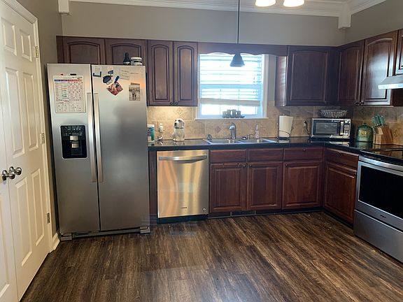 3rd image of 1019 Autumn Woods Dr