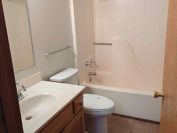 5th image of 801 Foster Ln APT B