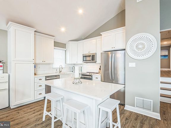 4th image of 4345 Asbury Ave