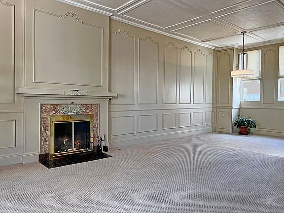 Main Living Area with Gas Fireplace