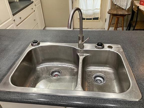5th image of 3502 Woodbine Ave