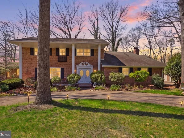 4041 Robinhood Dr, York, PA 17408