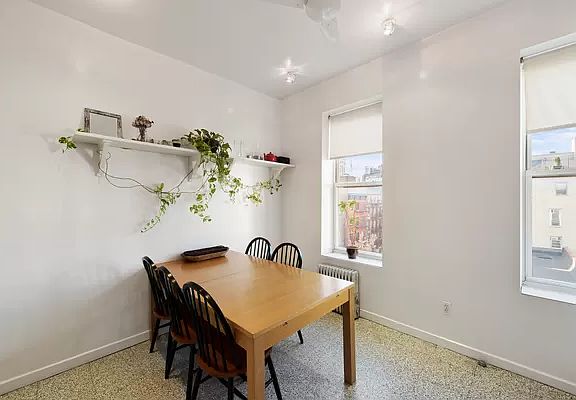 3rd image of 124 Thompson St Unit 27/28