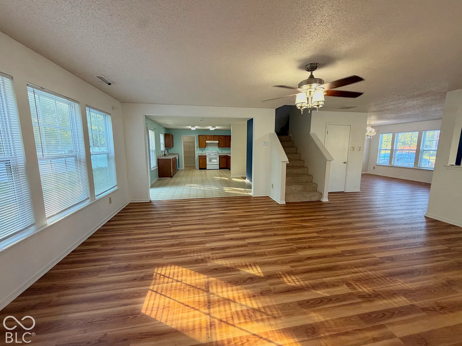 4 bed, 2.5 bath, 3026 sqft, $2,100 — Photo 4