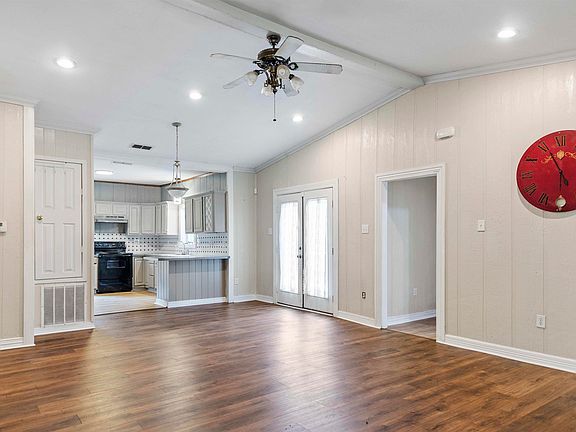 4th image of 505 N Live Oak St