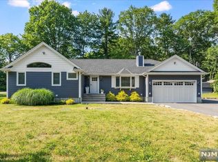 22 Neilson Pl, Oak Ridge, NJ 07438