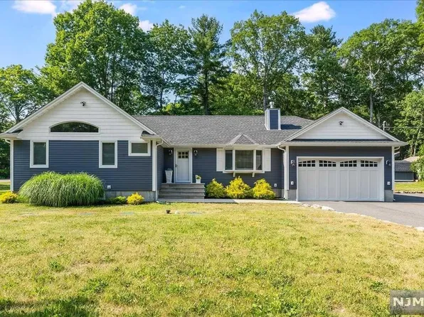22 Neilson Place, West Milford, NJ 07438