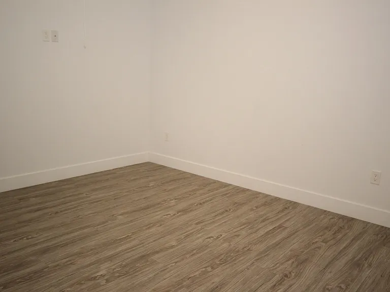 6089 Elgin Ave — Photo 5
